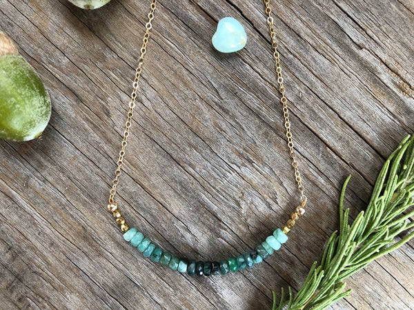 Gold chain ombré emerald necklace