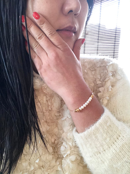 White pearl gold chain bracelet