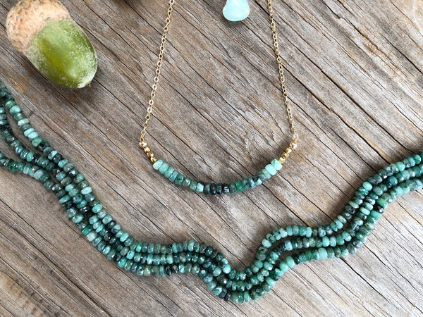 Gold chain ombré emerald necklace