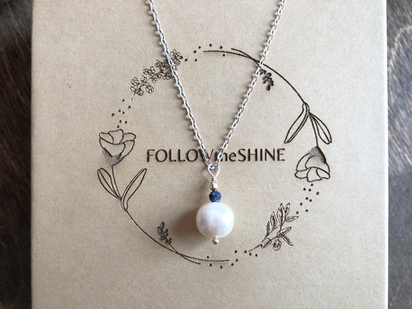 Simple pearl with tiny sapphire pendant necklace