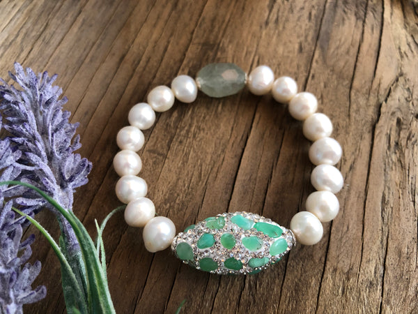 Statement pearl bracelet with emerald chip pendant