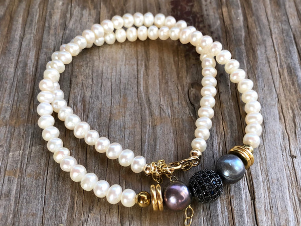 Simple pearl necklace