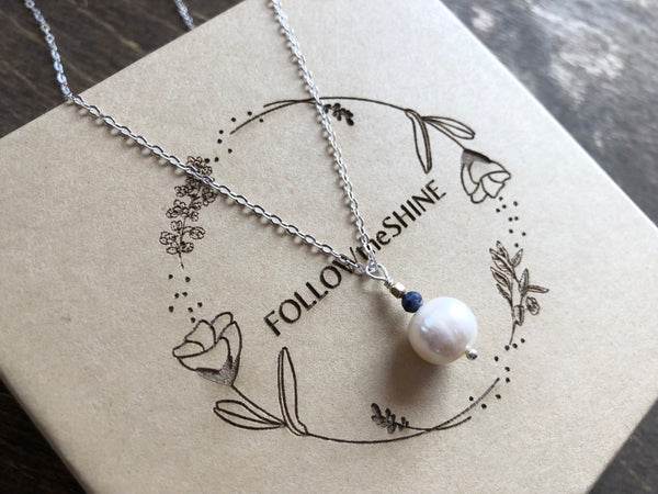 Simple pearl with tiny sapphire pendant necklace