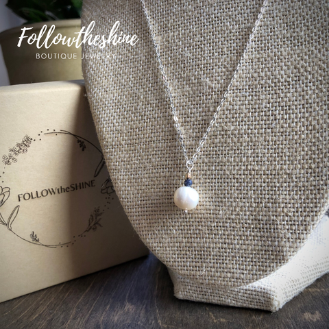 Simple pearl with tiny sapphire pendant necklace