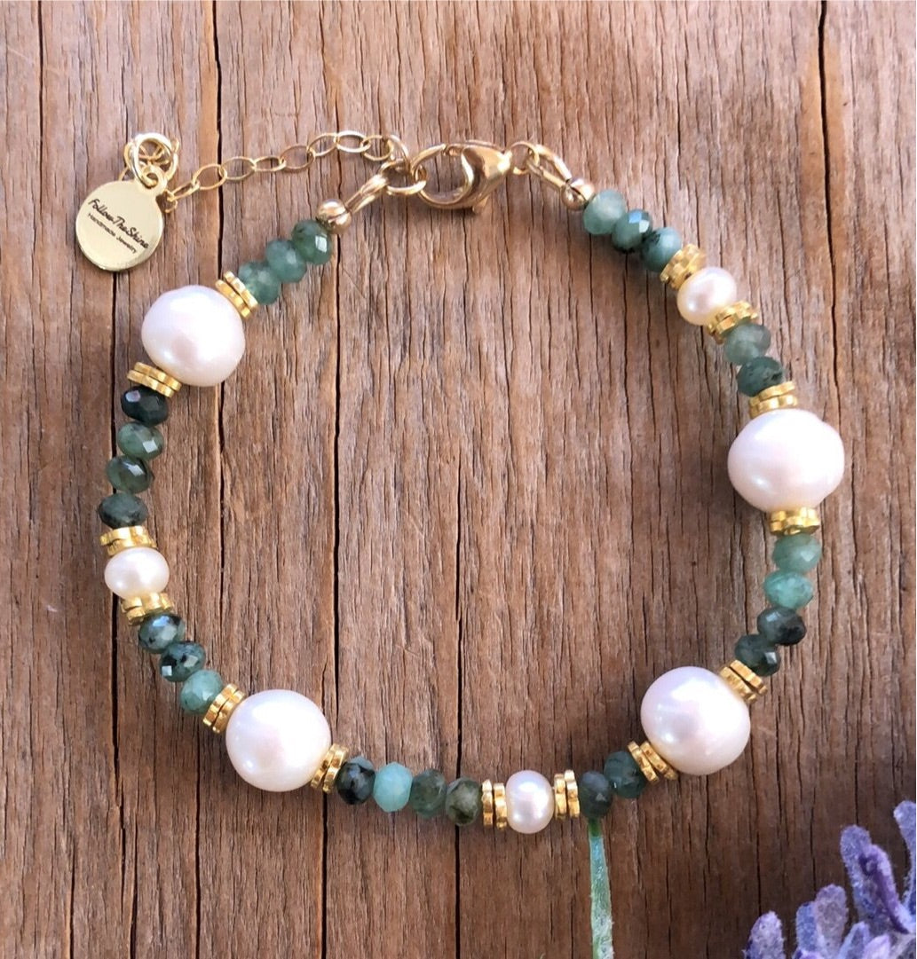 Emerald pearl bracelet in 14k gold