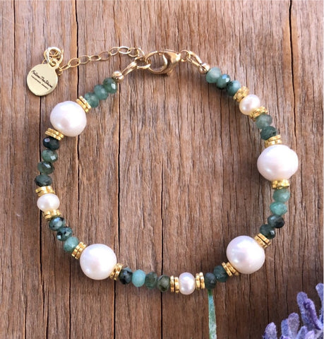 Emerald pearl bracelet in 14k gold