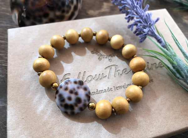 Cowrie shell yellow wood beads bracelet