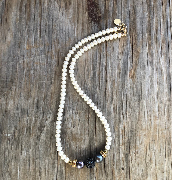 Simple pearl necklace