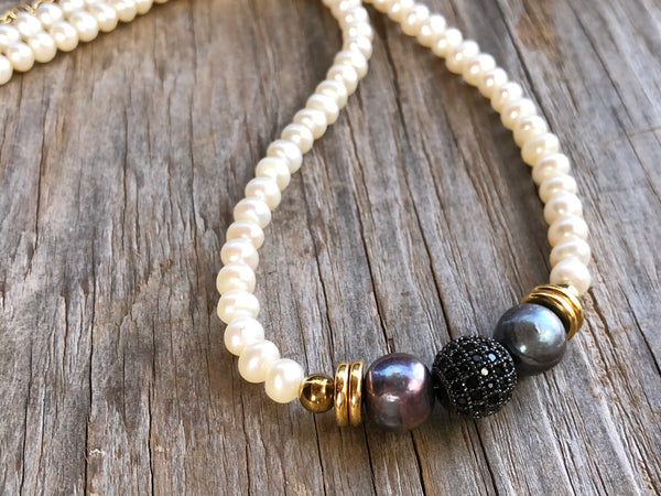 Simple pearl necklace