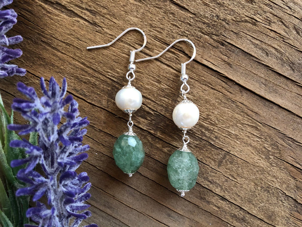 Vintage style pearl earrings with aventurine