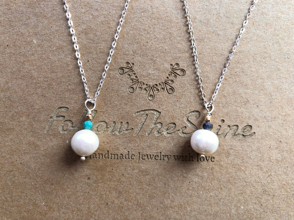 Simple pearl with tiny sapphire pendant necklace