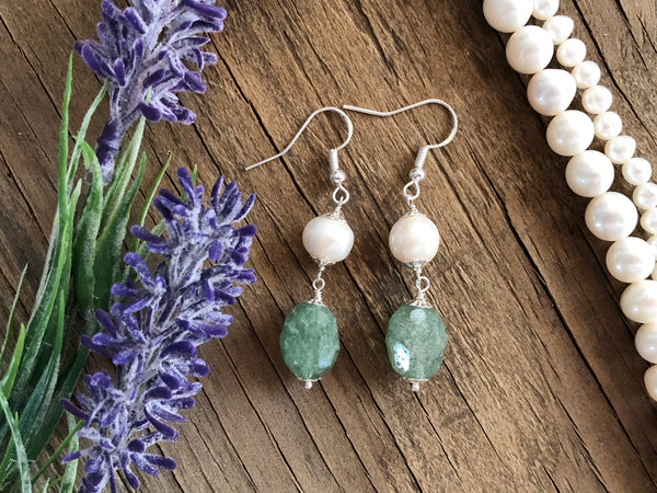 Vintage style pearl earrings with aventurine