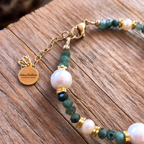 Emerald pearl bracelet in 14k gold