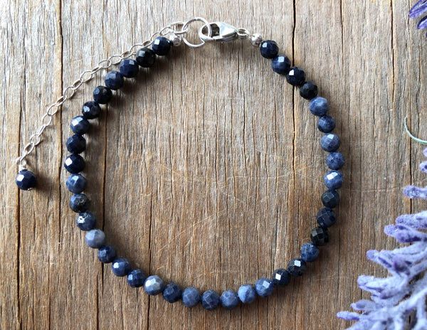 Sapphire beaded bracelet with pearl charms