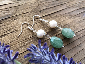 Vintage style pearl earrings with aventurine