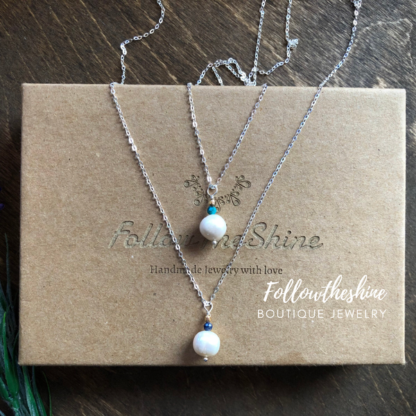 Simple pearl with tiny sapphire pendant necklace